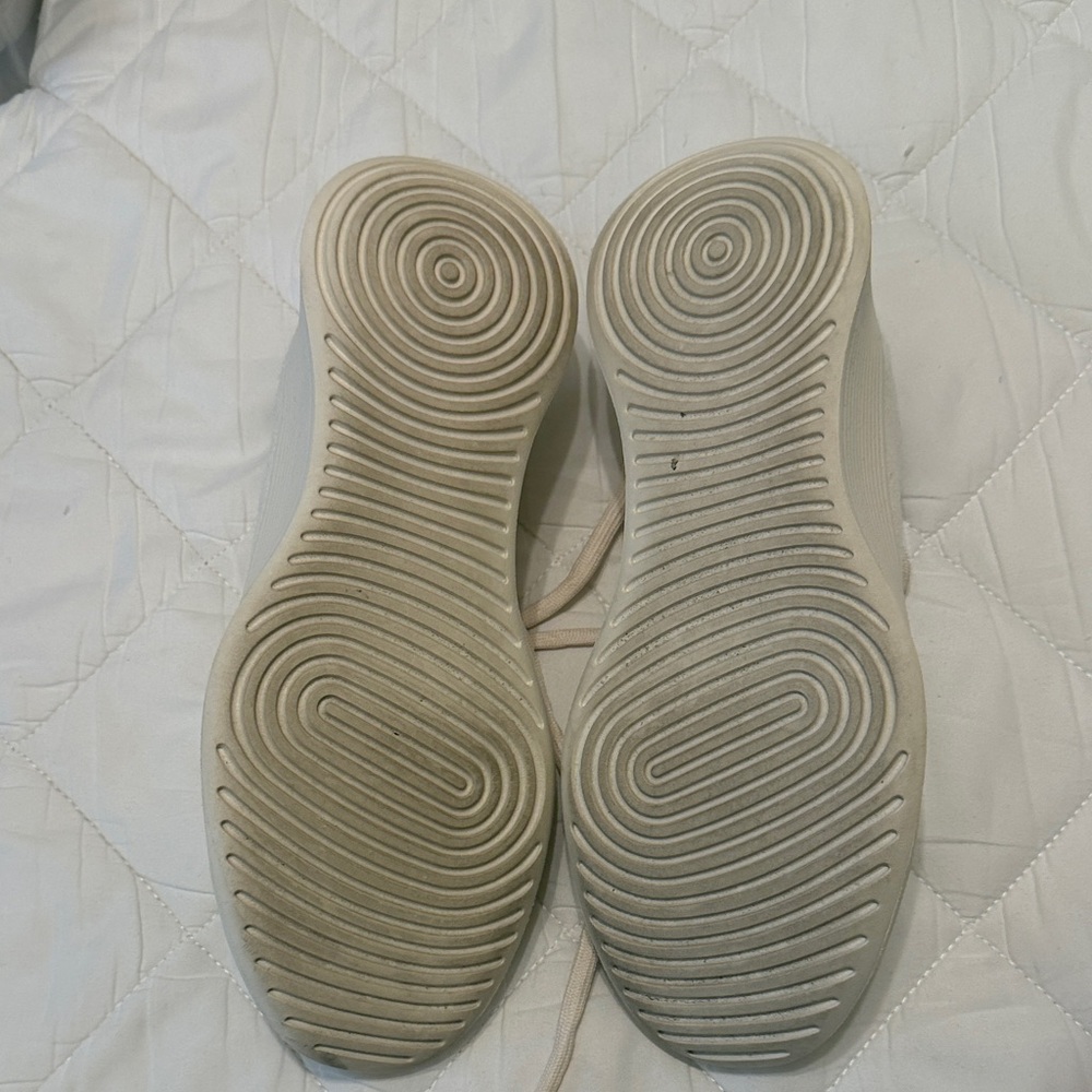 Allbirds Off-White Wool Sneakers - Picture 2 of 2